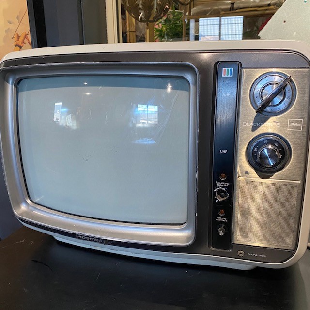 TELEVISION - Cream Toshiba 46cmW ( CHORD CUT )